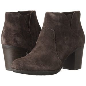 Clarks enfield senya brown ankle bootie suede